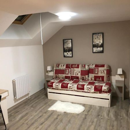 Au Bout Du Bois Piscine Sauna Hammam Accessible En Saison Et Le Logement Accessible Toute L Annee Les Deserts  Ngoại thất bức ảnh